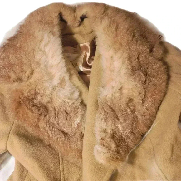 Beautiful Wool Blend Trench with Fur Collar, Rovercoat by Arthur Jay - Picture 7 of 9